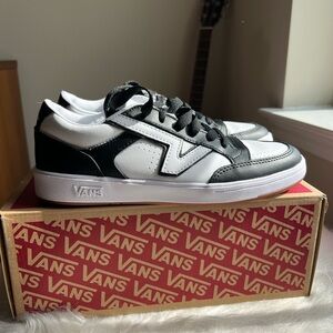 NEW Vans Black and White Lowland CC Sneakers - Size 7.5 (Mens)/ 9 (Womens)
